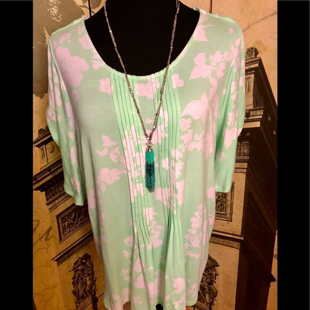 Beautiful blouse in mint green and white by Grace Elements